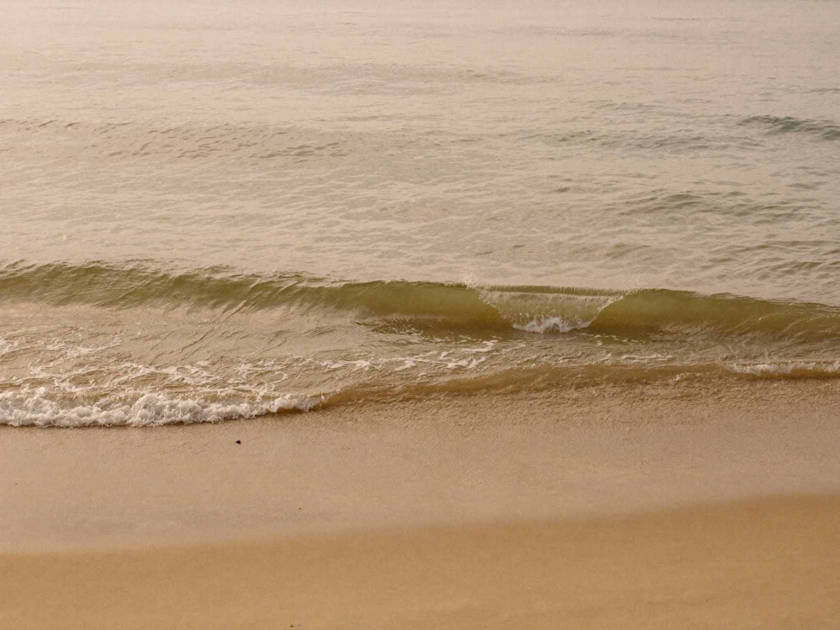 Welle am Strand – Umbruch und Klarheit